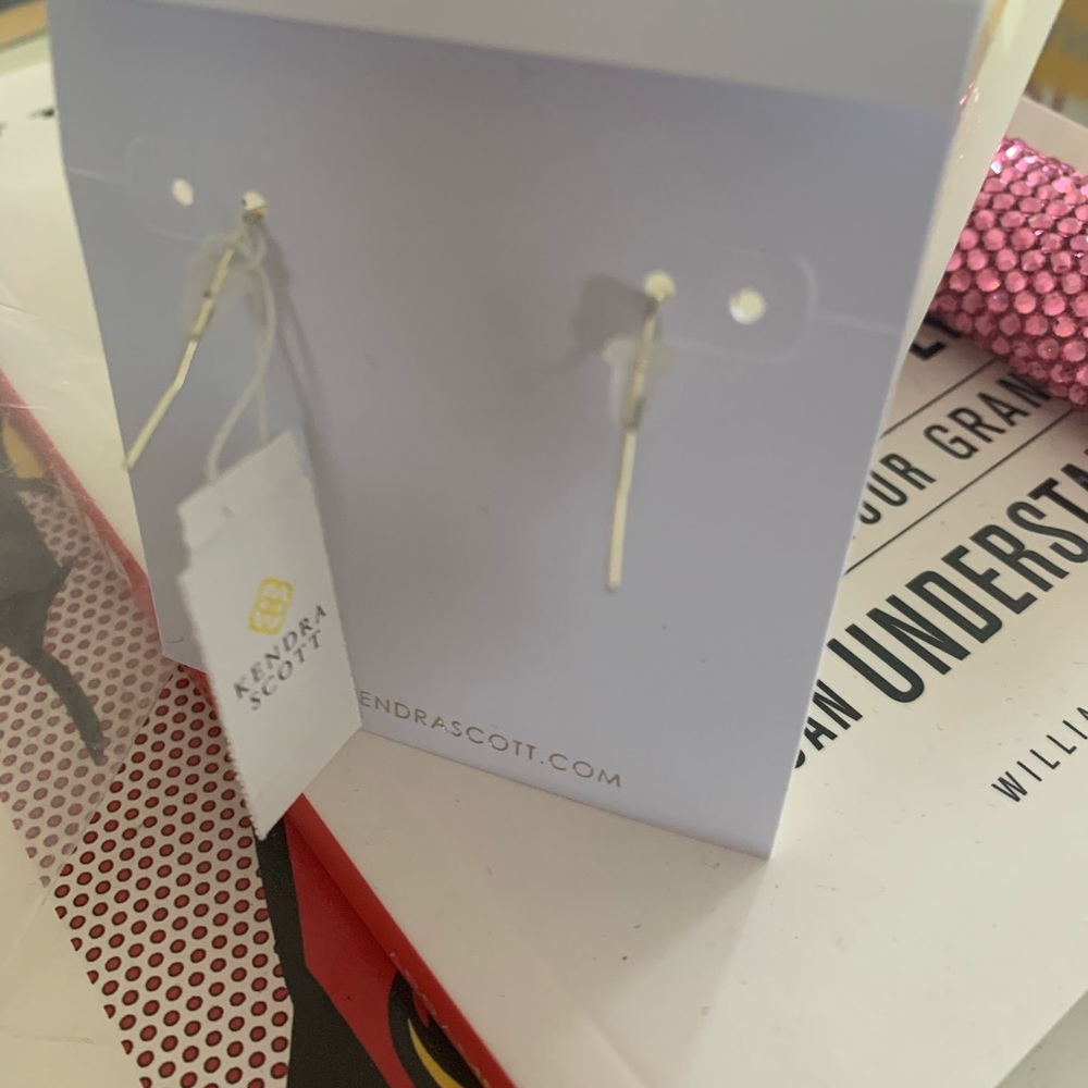 Kendra Scott Carla Earrings - brand new!
